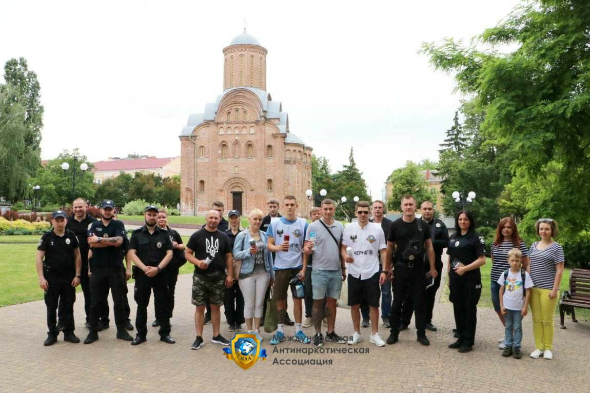 Черниговский филиал МАА принял участие в акции по зарисовыванию нарко рекламы на стенах и заборах нашего города